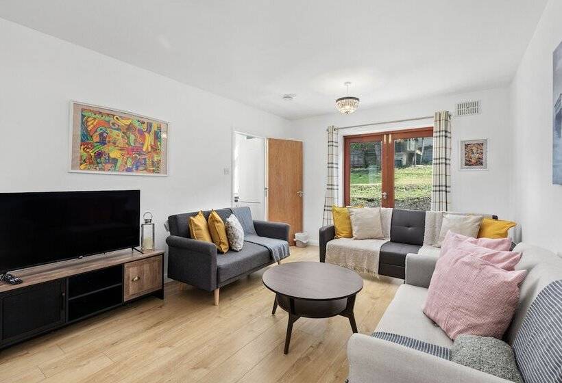 Highway Haven With Free Parking By My Getaways