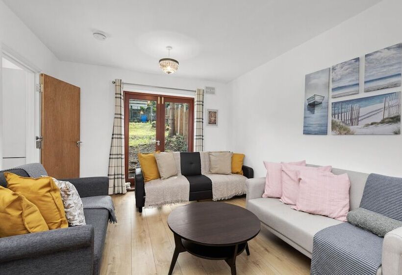 Highway Haven With Free Parking By My Getaways