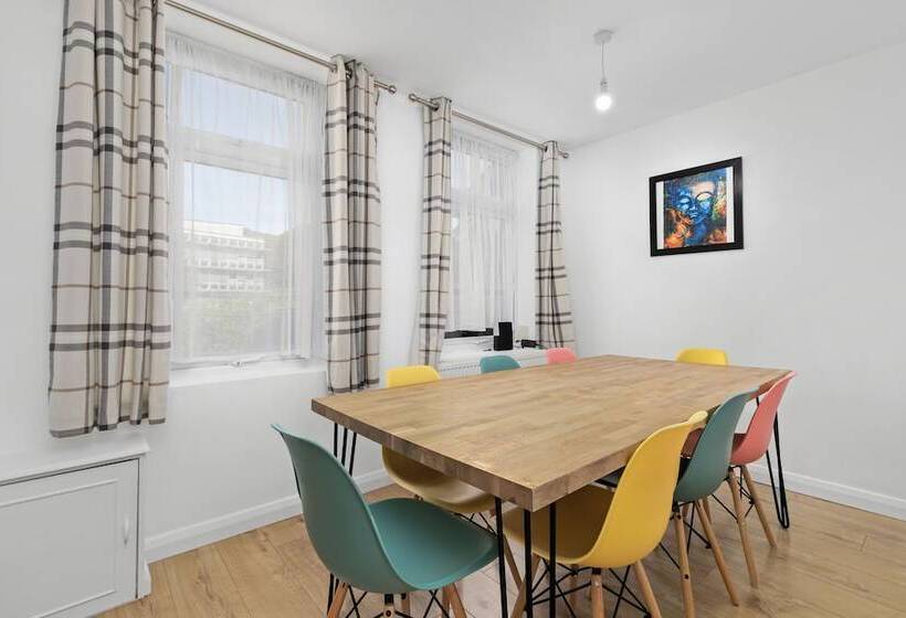 Highway Haven With Free Parking By My Getaways