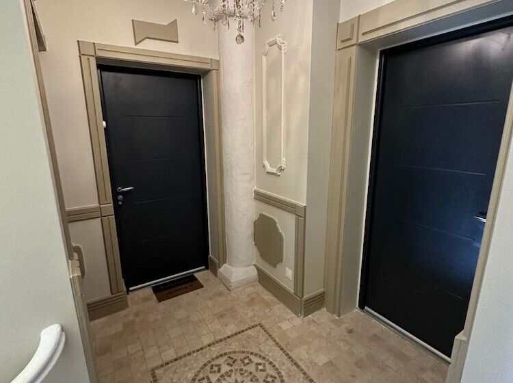 Hotel 5 Pl. Marcadieu