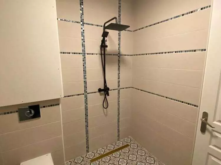 هتل 5 Pl. Marcadieu