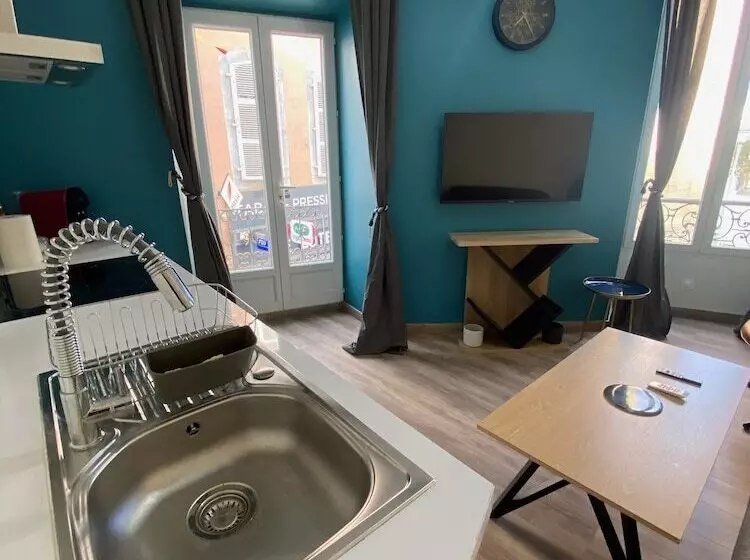 هتل 5 Pl. Marcadieu