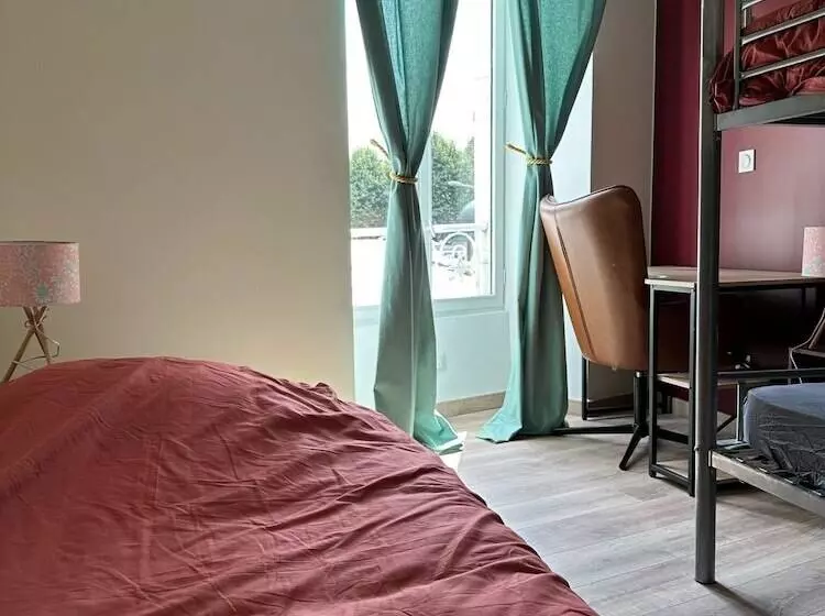 هتل 5 Pl. Marcadieu