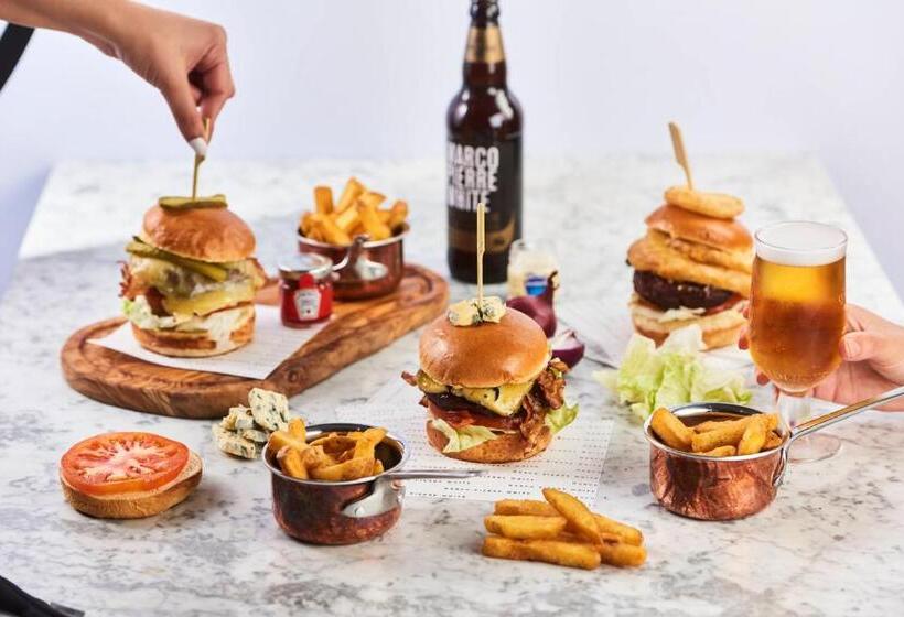 בית מלון כפרי Holiday Inn Blackpool, An Ihg