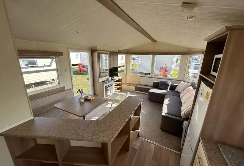 Hotelli Lovely 2 Bed Lodge In St Osyth