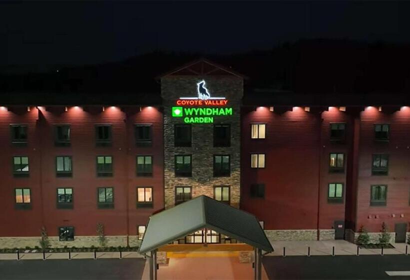 ホテル Wyndham Garden Redwood Valley Ukiah