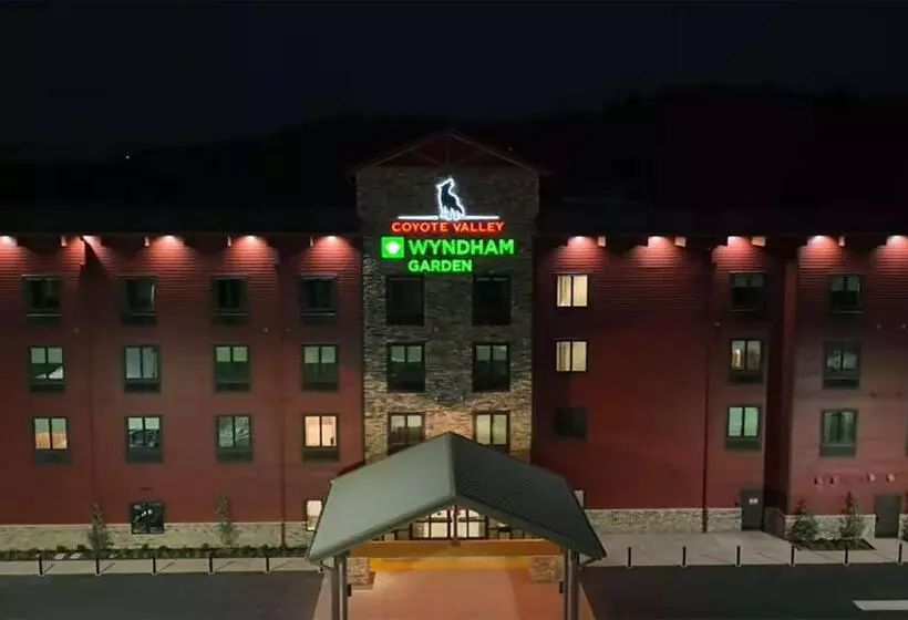 ホテル Wyndham Garden Redwood Valley   Ukiah