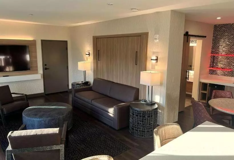 ホテル Wyndham Garden Redwood Valley   Ukiah