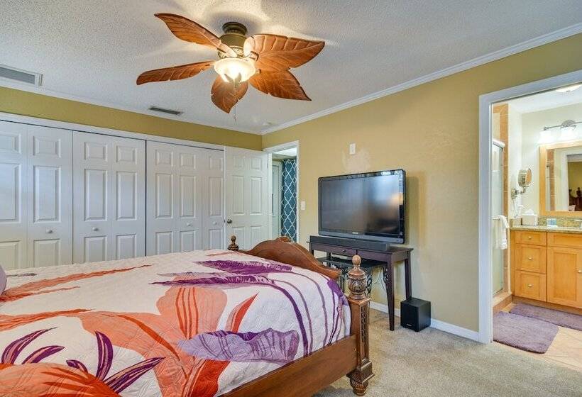 Largo Retreat W/ Private Pool, Slide & Treehouse!