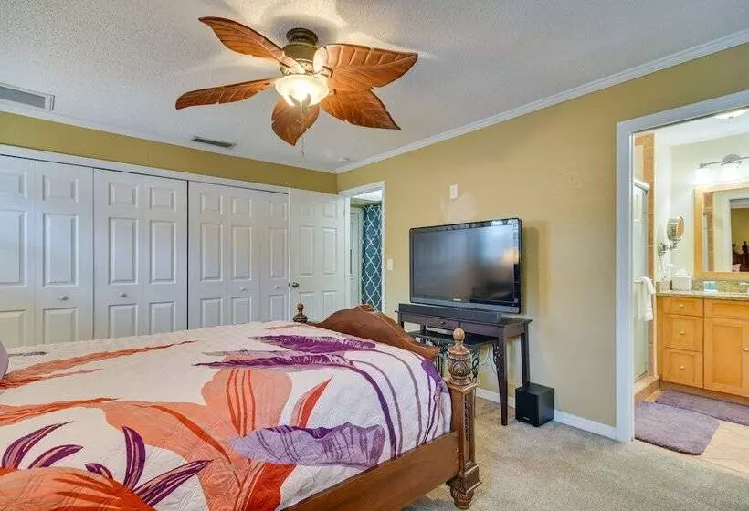 Largo Retreat W/ Private Pool, Slide & Treehouse!