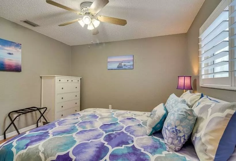 Largo Retreat W/ Private Pool, Slide & Treehouse!