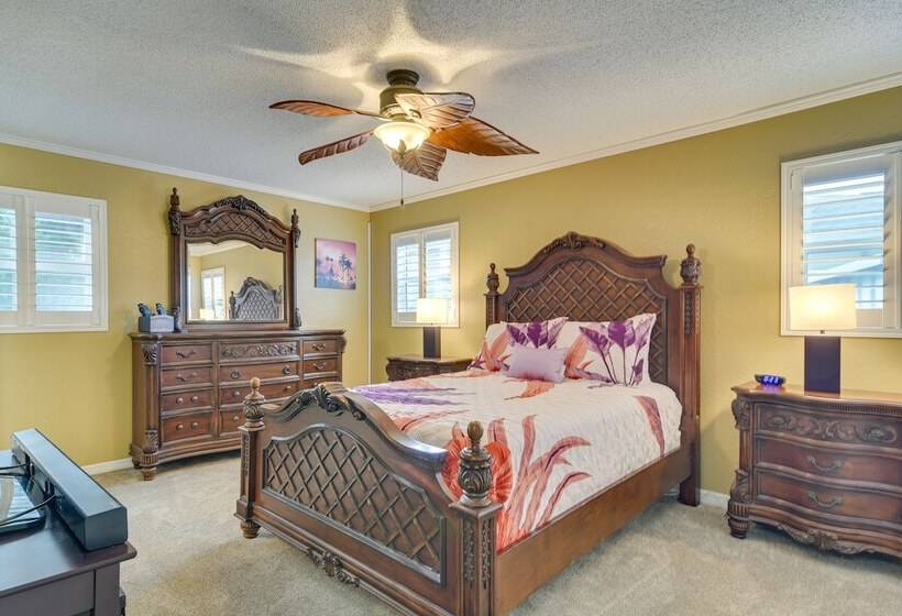 Largo Retreat W/ Private Pool, Slide & Treehouse!