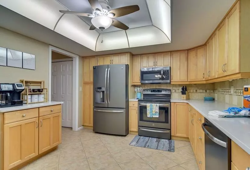 Largo Retreat W/ Private Pool, Slide & Treehouse!