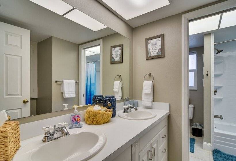 Largo Retreat W/ Private Pool, Slide & Treehouse!