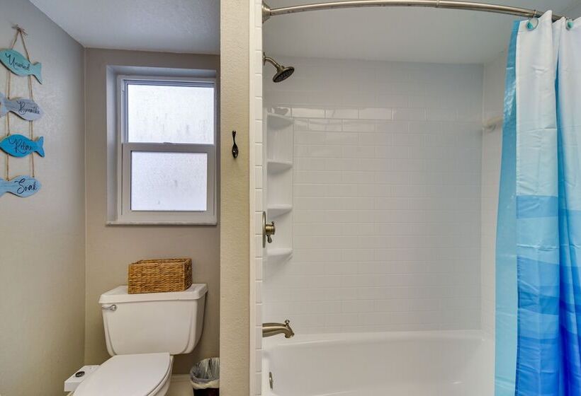 Largo Retreat W/ Private Pool, Slide & Treehouse!