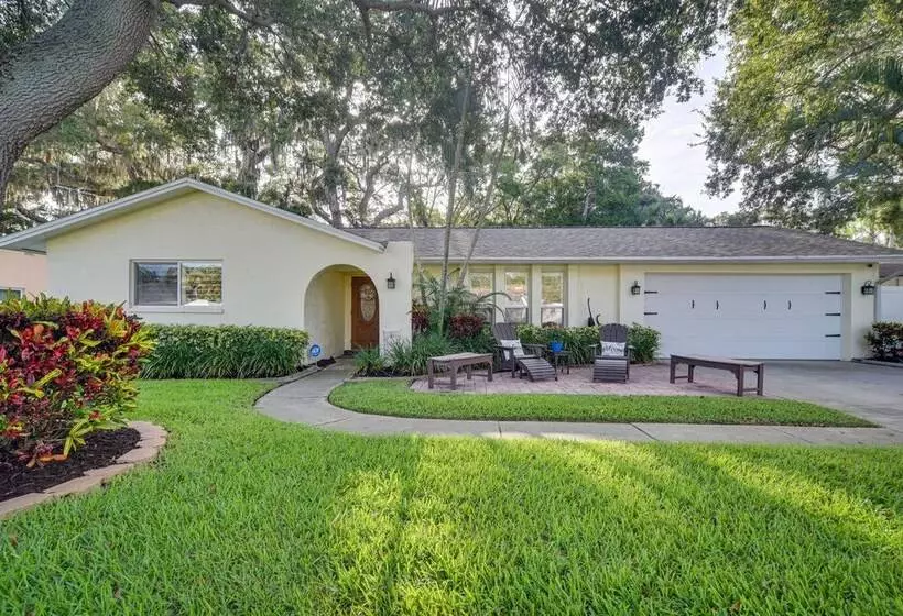 Largo Retreat W/ Private Pool, Slide & Treehouse!