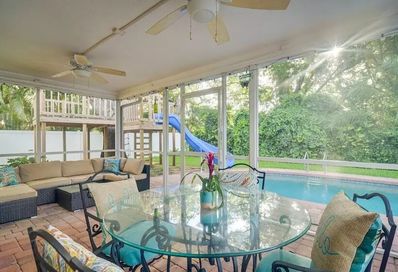 Largo Retreat W/ Private Pool, Slide & Treehouse!