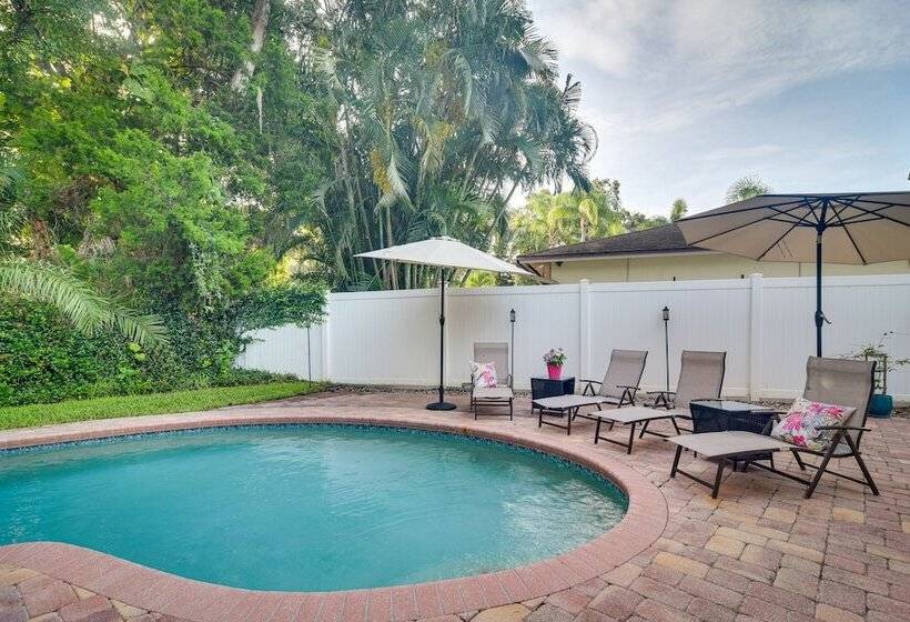 Largo Retreat W/ Private Pool, Slide & Treehouse!