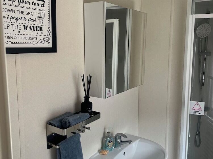 Lovely 2 Bed Cabin In Birchington