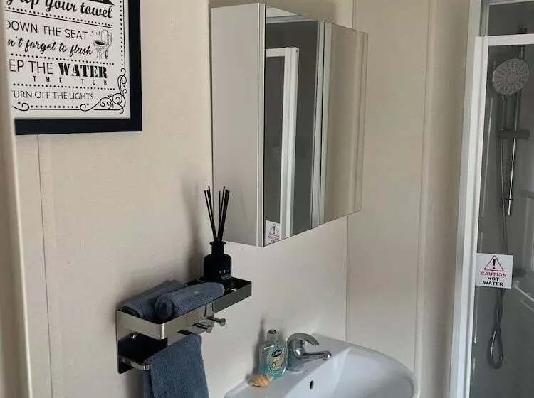 Lovely 2 Bed Cabin In Birchington