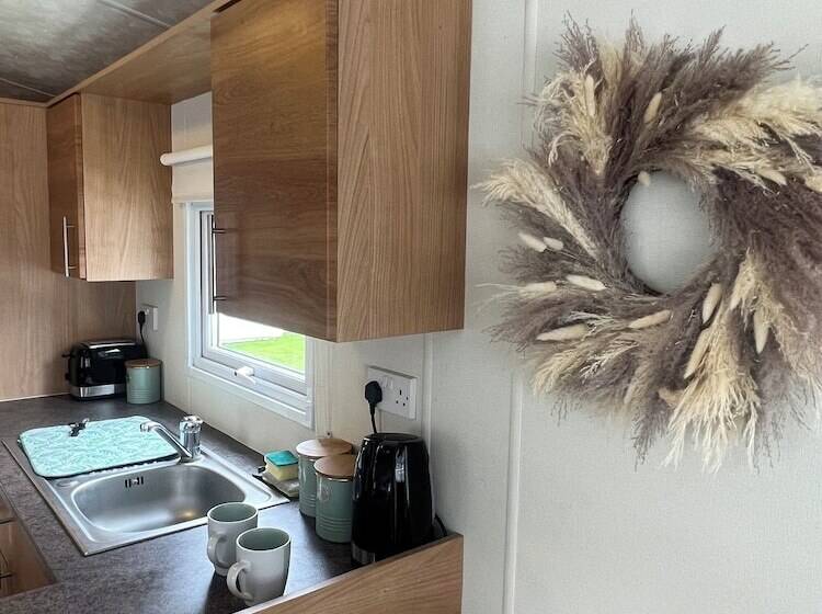 Lovely 2 Bed Cabin In Birchington