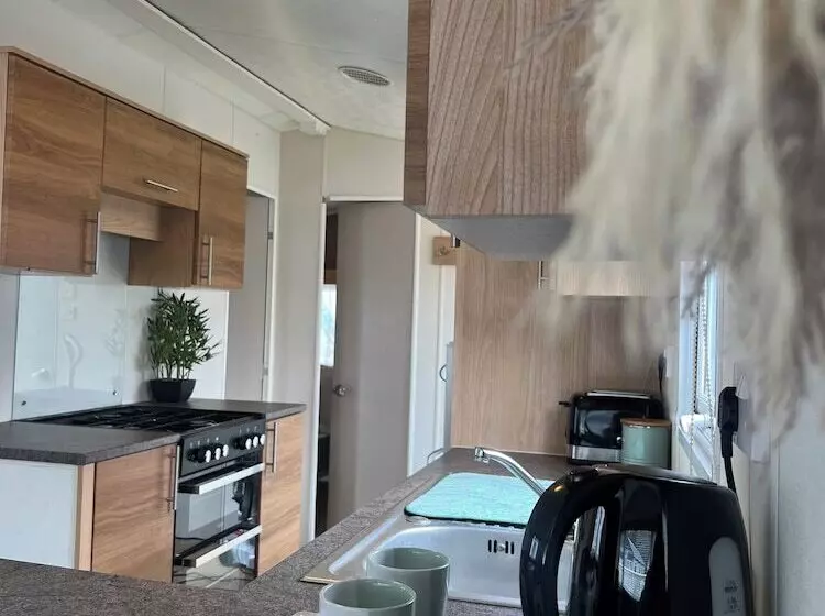 Lovely 2 Bed Cabin In Birchington