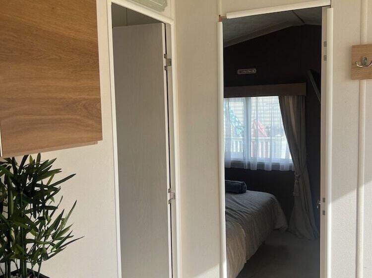 Lovely 2 Bed Cabin In Birchington