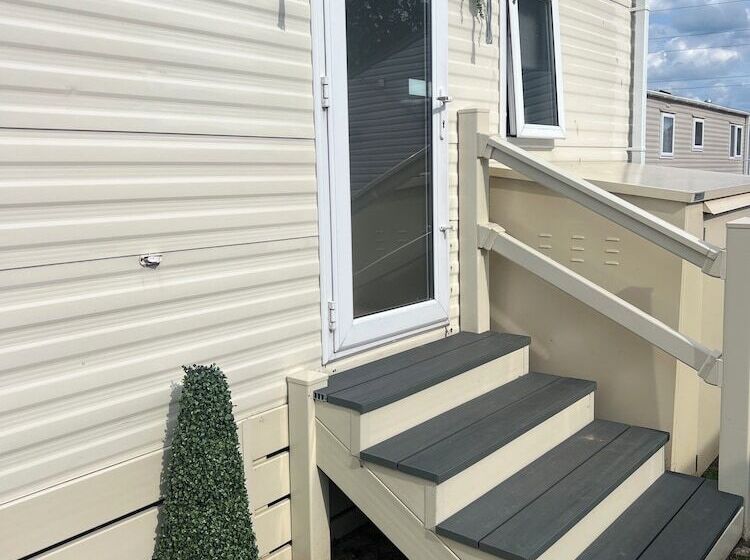 Lovely 2 Bed Cabin In Birchington