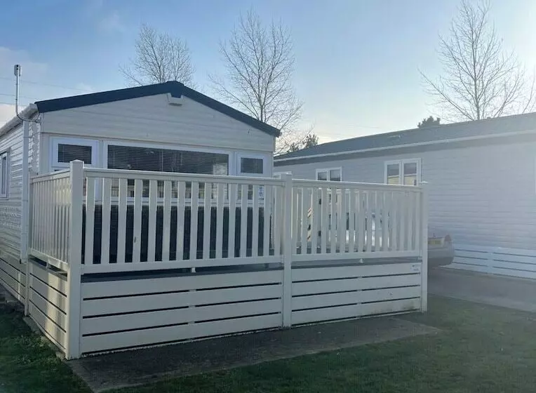 Lovely 2 Bed Cabin In Birchington