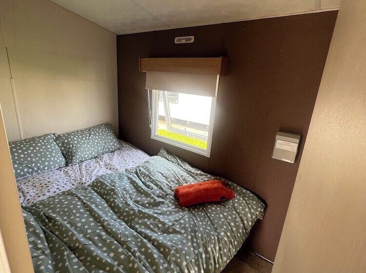 Lovely 2 Bed Cabin In Birchington