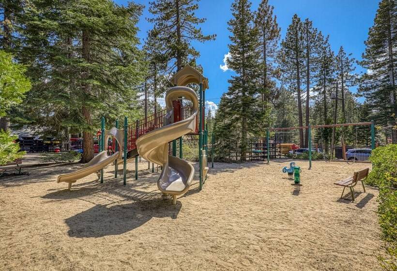 Luxe Tahoe City Cabin W/ Lake Views & Beach Access