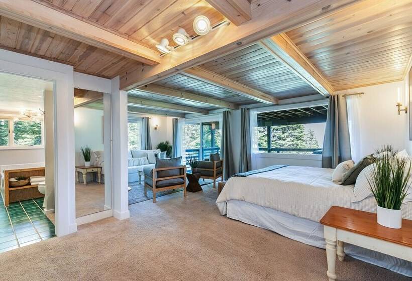 Luxe Tahoe City Cabin W/ Lake Views & Beach Access