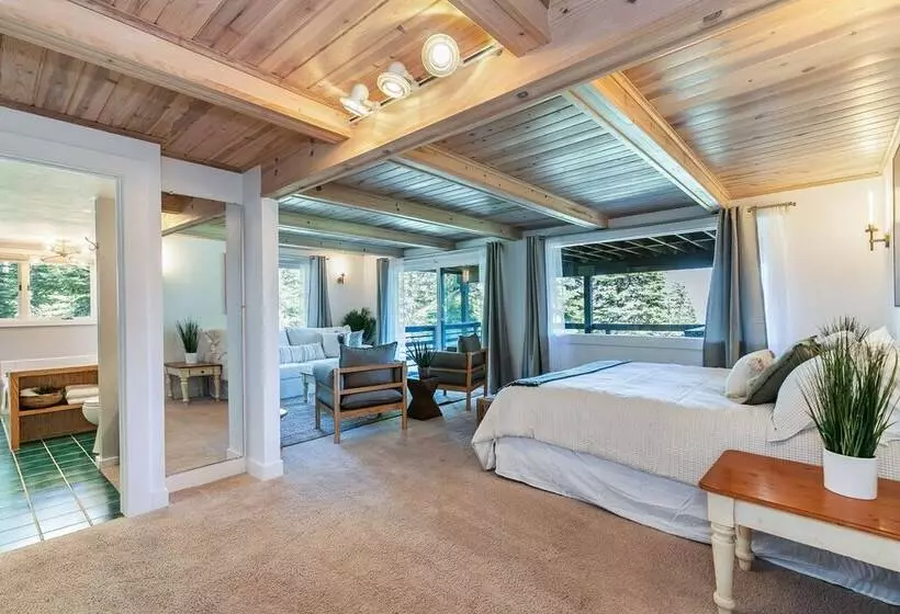 Luxe Tahoe City Cabin W/ Lake Views & Beach Access