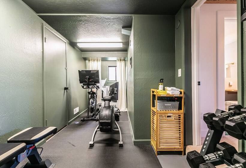 Luxe Tahoe City Cabin W/ Lake Views & Beach Access