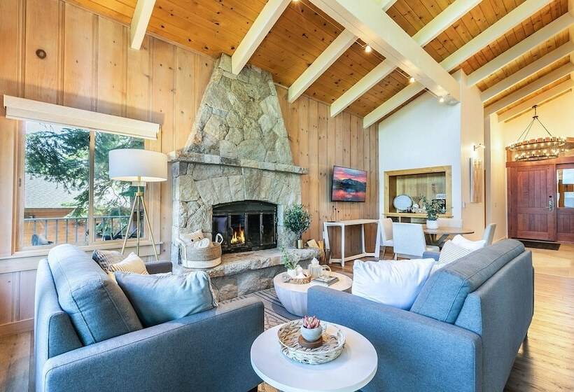Luxe Tahoe City Cabin W/ Lake Views & Beach Access