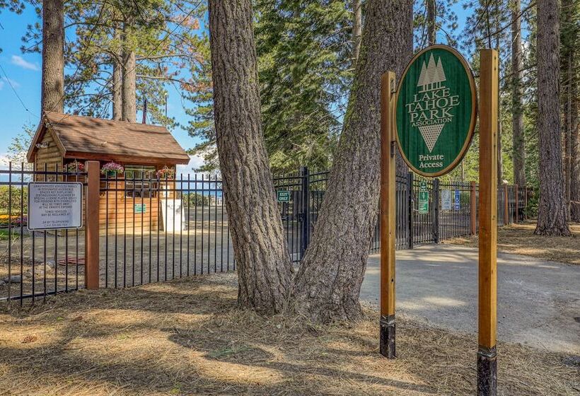 Luxe Tahoe City Cabin W/ Lake Views & Beach Access