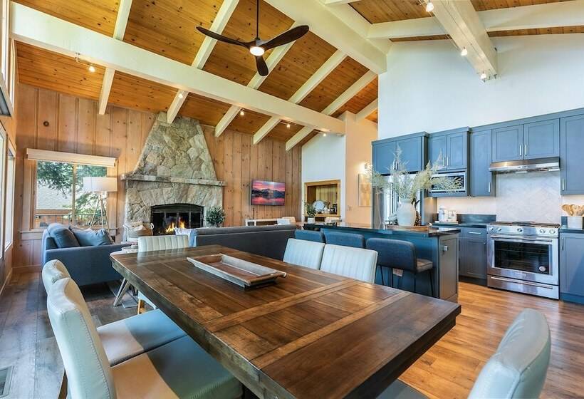 Luxe Tahoe City Cabin W/ Lake Views & Beach Access