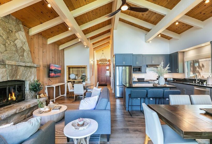 Luxe Tahoe City Cabin W/ Lake Views & Beach Access