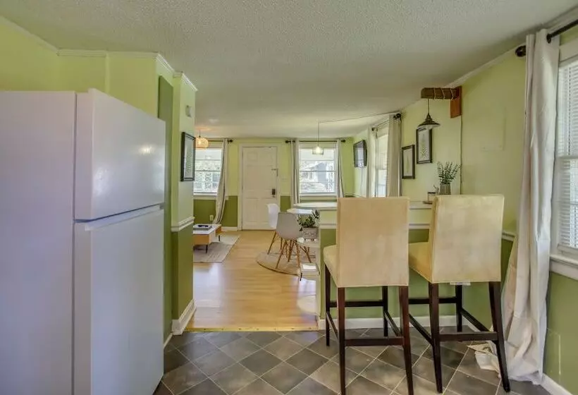 Mid Century Wilmington Cottage: 3 Mi To Riverwalk