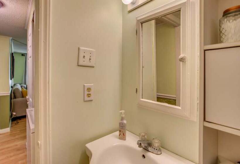 Mid Century Wilmington Cottage: 3 Mi To Riverwalk