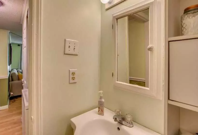 Mid Century Wilmington Cottage: 3 Mi To Riverwalk