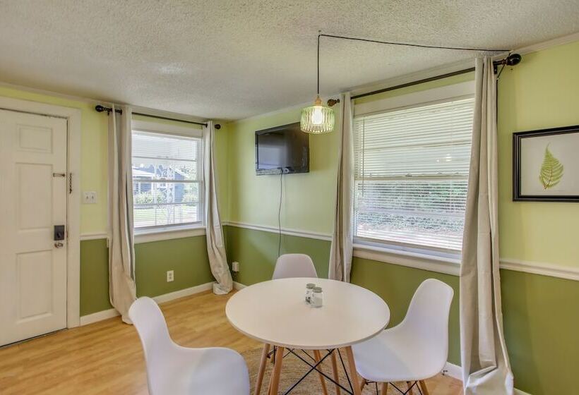 Mid Century Wilmington Cottage: 3 Mi To Riverwalk