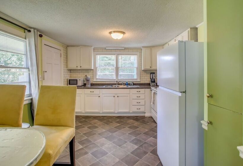 Mid Century Wilmington Cottage: 3 Mi To Riverwalk