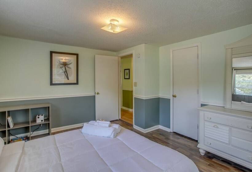 Mid Century Wilmington Cottage: 3 Mi To Riverwalk