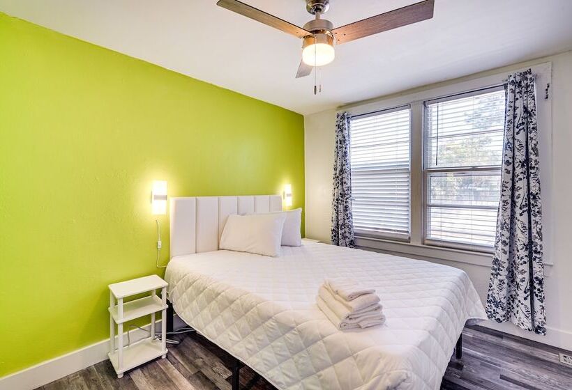 1 Mi To Broadway At The Beach: Home W/ Porch!