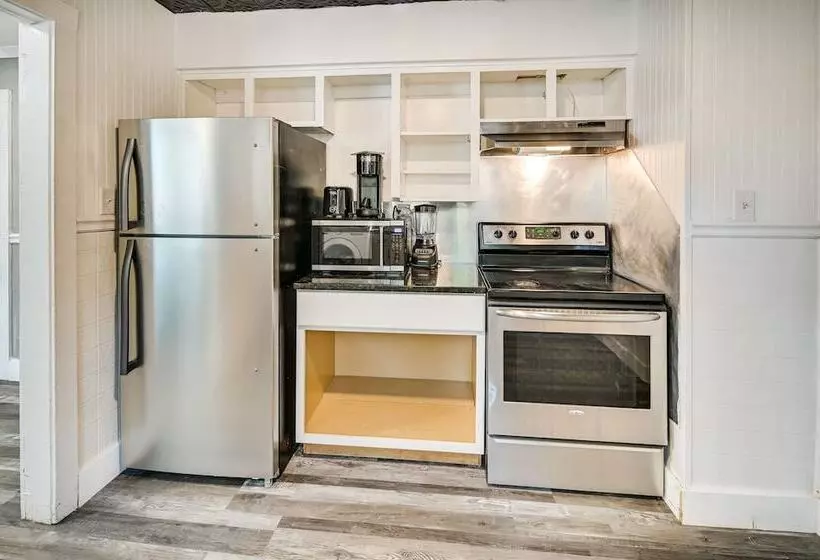 1 Mi To Broadway At The Beach: Home W/ Porch!