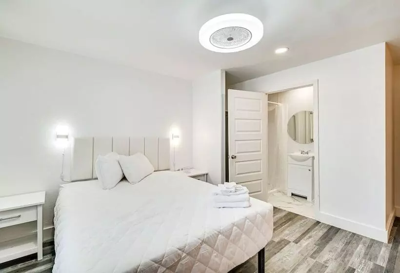 1 Mi To Broadway At The Beach: Home W/ Porch!