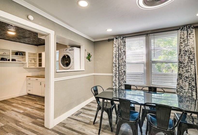 1 Mi To Broadway At The Beach: Home W/ Porch!