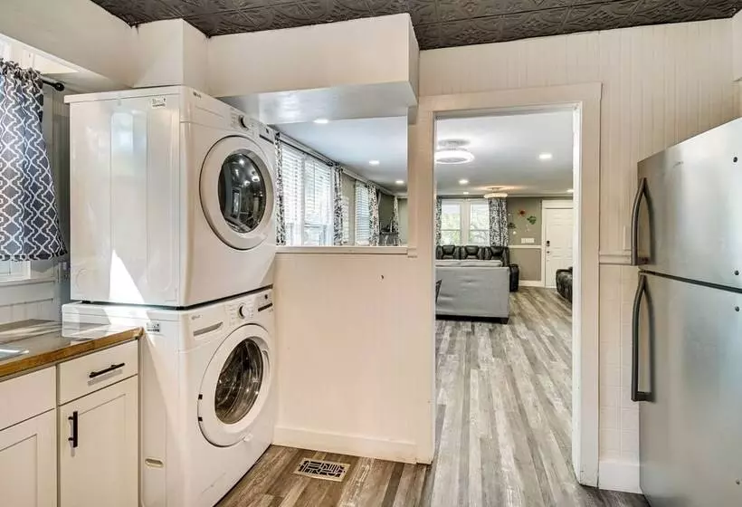 1 Mi To Broadway At The Beach: Home W/ Porch!