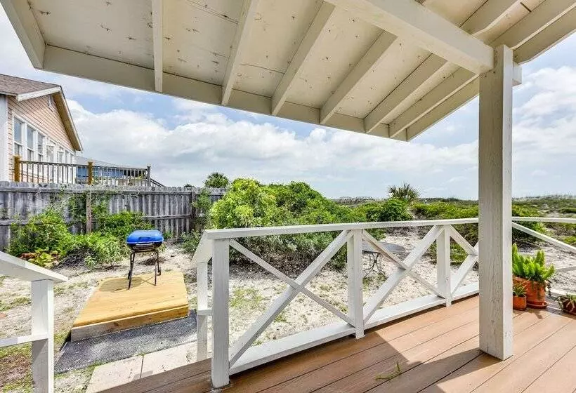 Oceanfront Amelia Island Cottage: Deck & Boardwalk